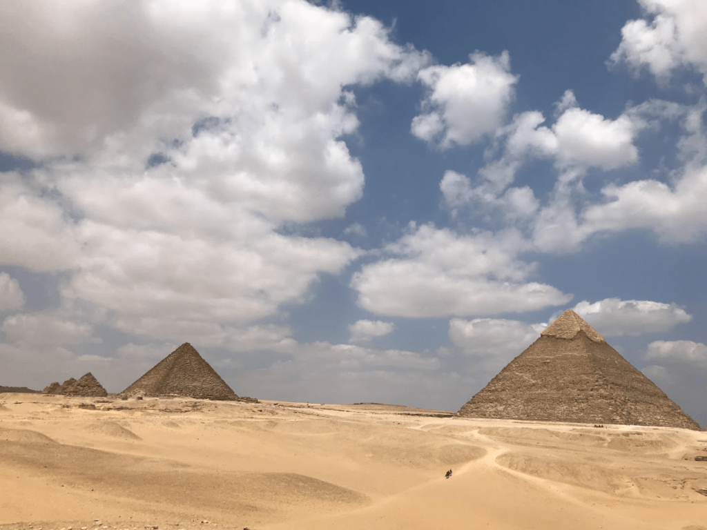 Scammers all over the Pyramids of Giza